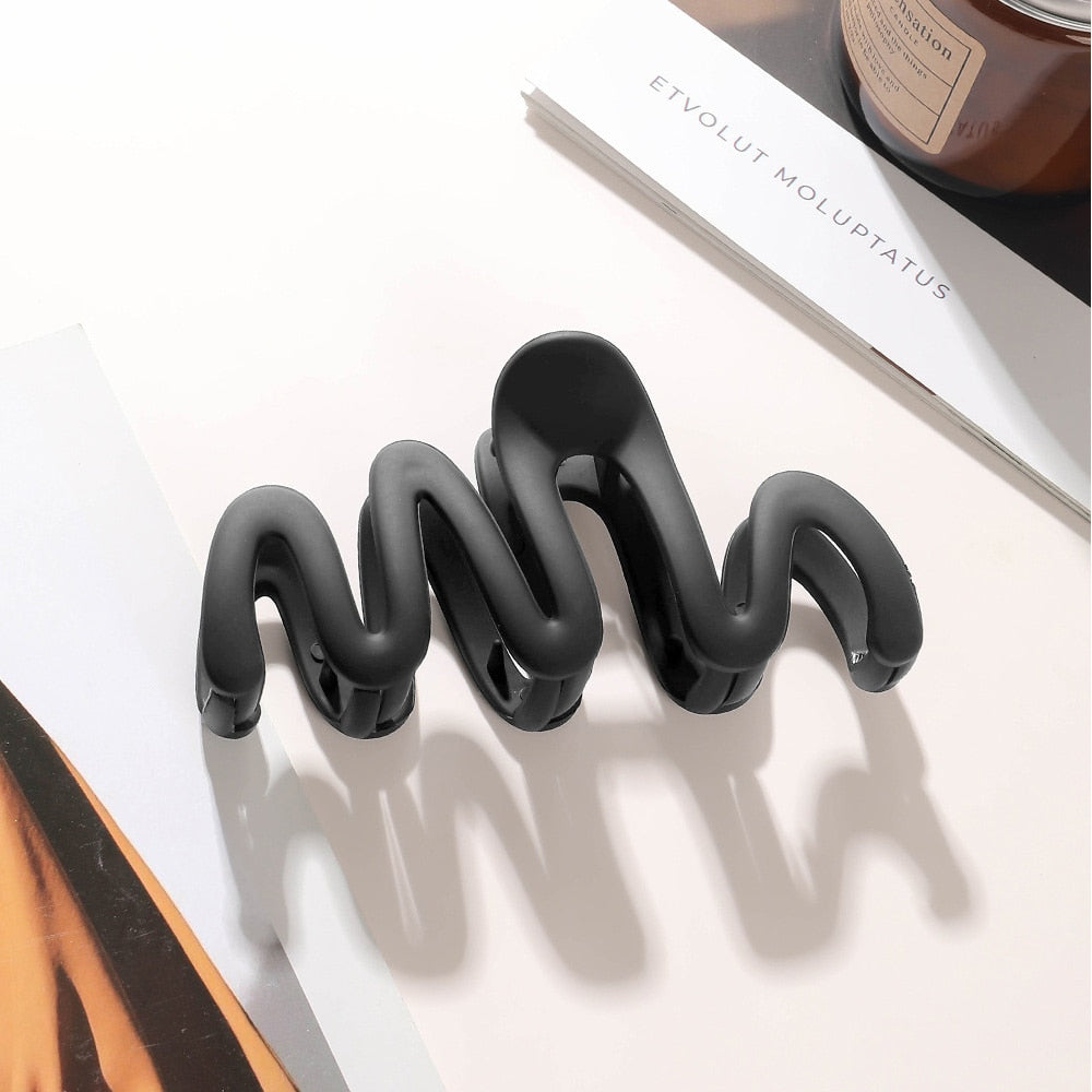 Groovy Matte Black Wave Hair Claw