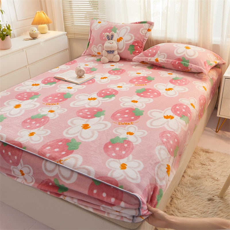 Kawaii Strawberry Flower Flannel Mattress Cover
