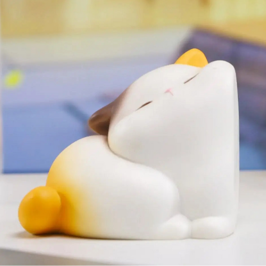 Front view of Kawaii Cutie Cats Bookend