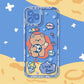 This design is a kawaii bear in the middle of the case holding a ball with a reddish paint splat behind him and a blue rim on the outside.