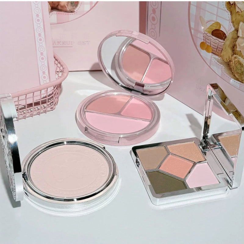 Kawaii bear family makeup set including blushing powder, setting powder and eyeshadow 