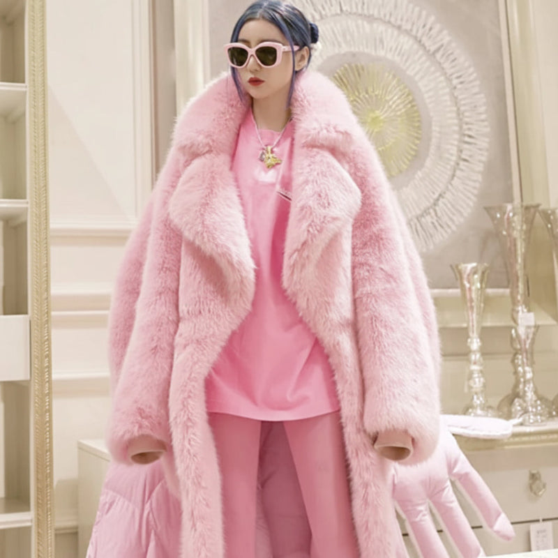 Person wearing a pink fur coat and outfit in an elegant interior setting with 'Lautaro' branding.