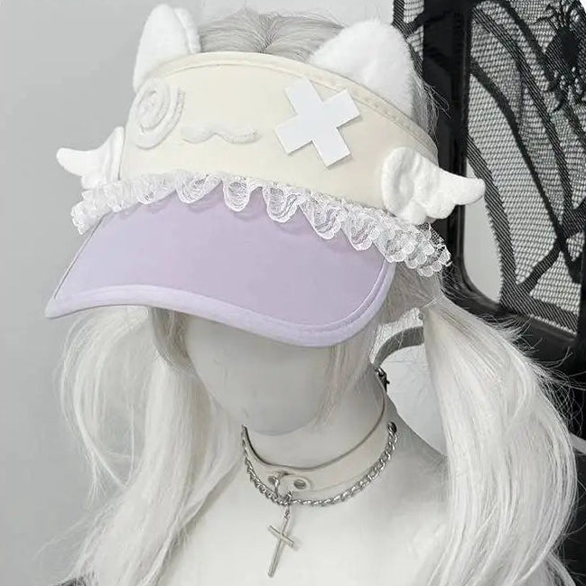 Visor hat with decorative elements on a mannequin head with white hair