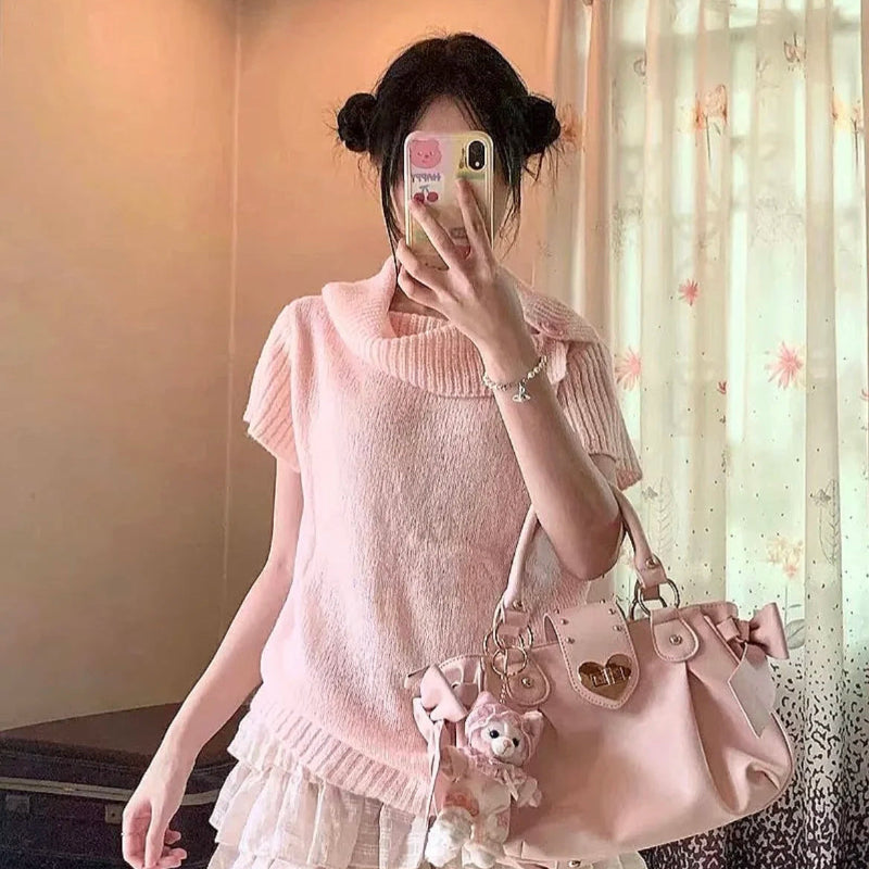 Sweet Heart Lock Bag in Pink held by a  woman 