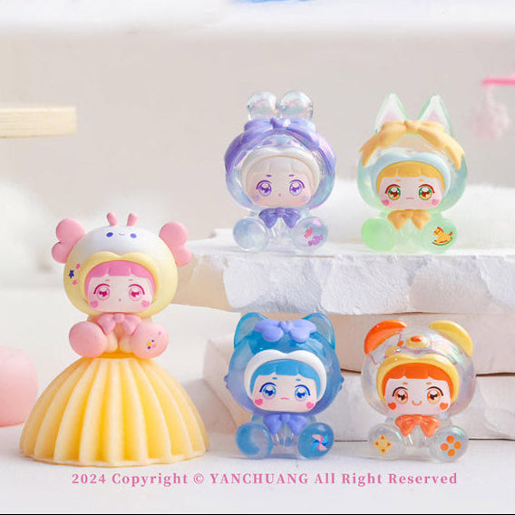 Lili Dress Up Diary Series , all the figures out on display as to what you can get in the blind boxes.